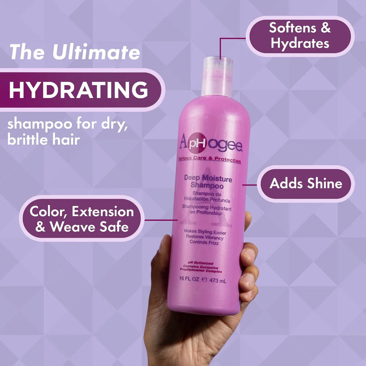 ApHogee Deep Moisture Shampoo i lyserød flaske holdt i hånd, hydrerende shampoo til tørt og skørt hår.