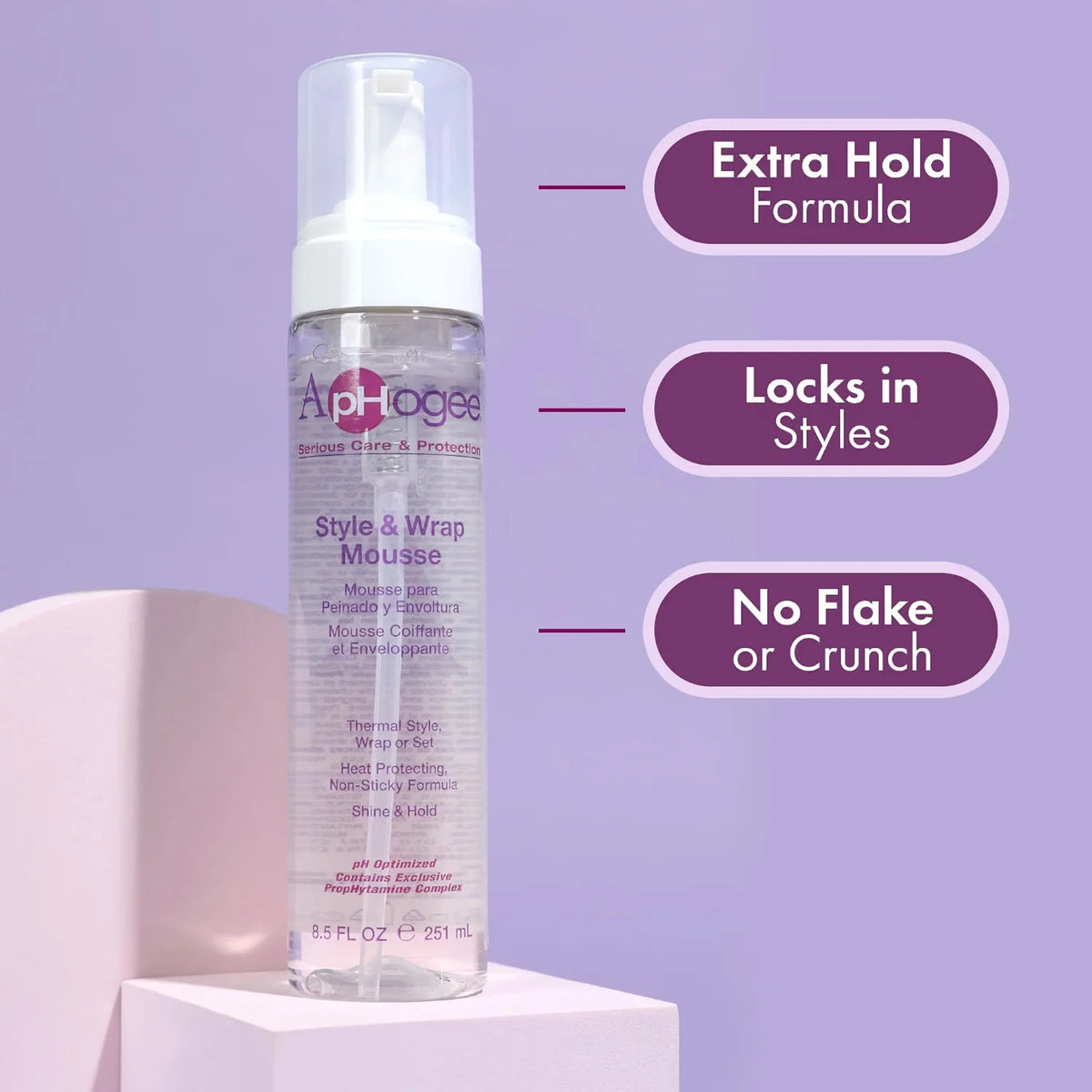ApHogee Style & Wrap Mousse flaske på lyserød sokkel med lilla baggrund og callouts om ekstra hold, lockin og no flake.