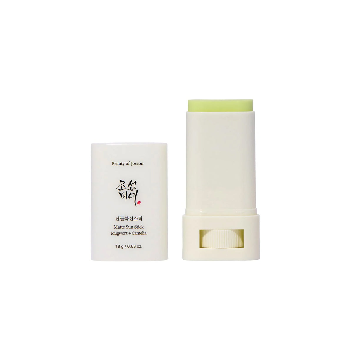 Beauty of Joseon Matte Sun Stick Mugwort + Camelia 18gr med åben og lukket hvid beholder på hvid baggrund.